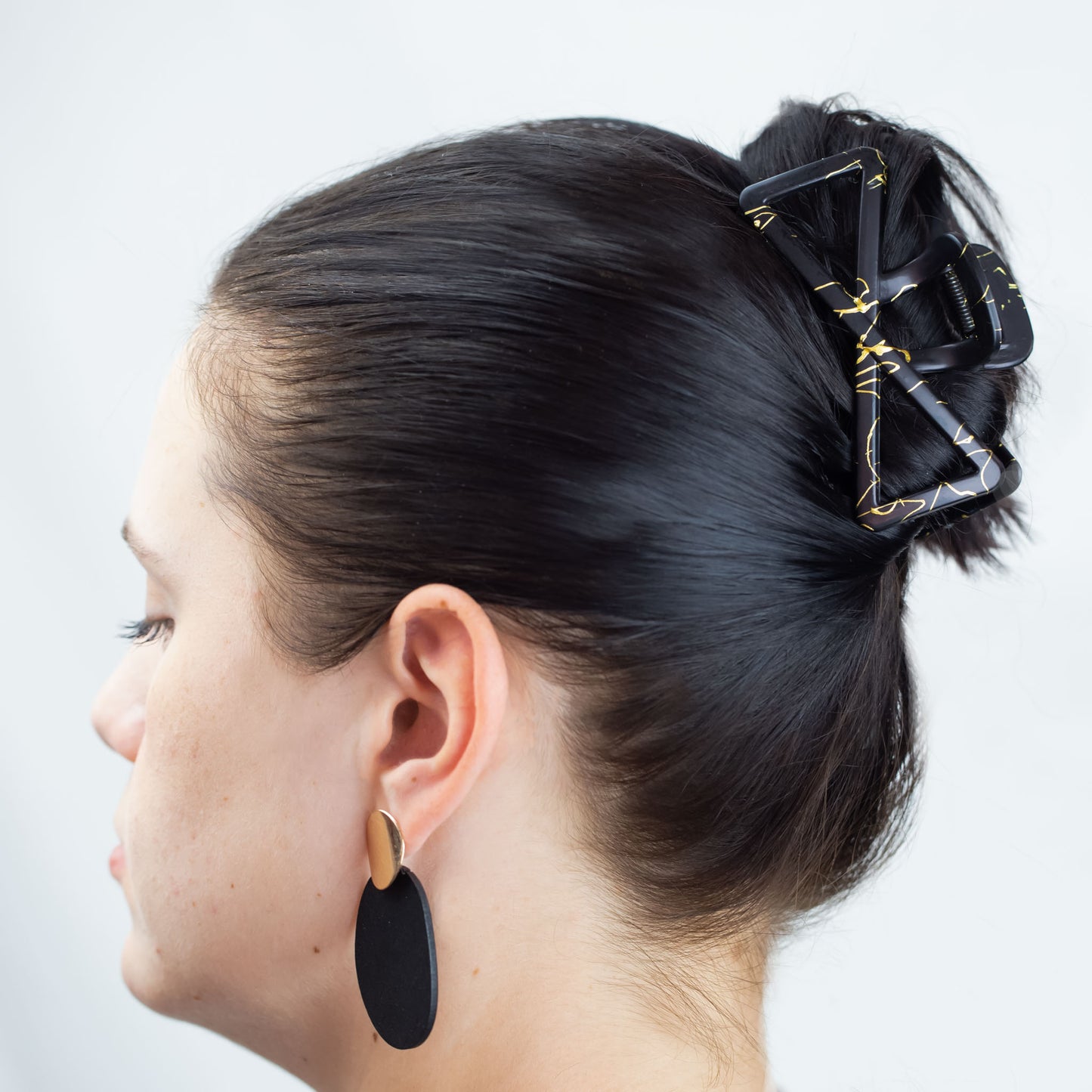 Set 2 clame păr mari symmetry cu detalii aurii, texturi mixte - Negru