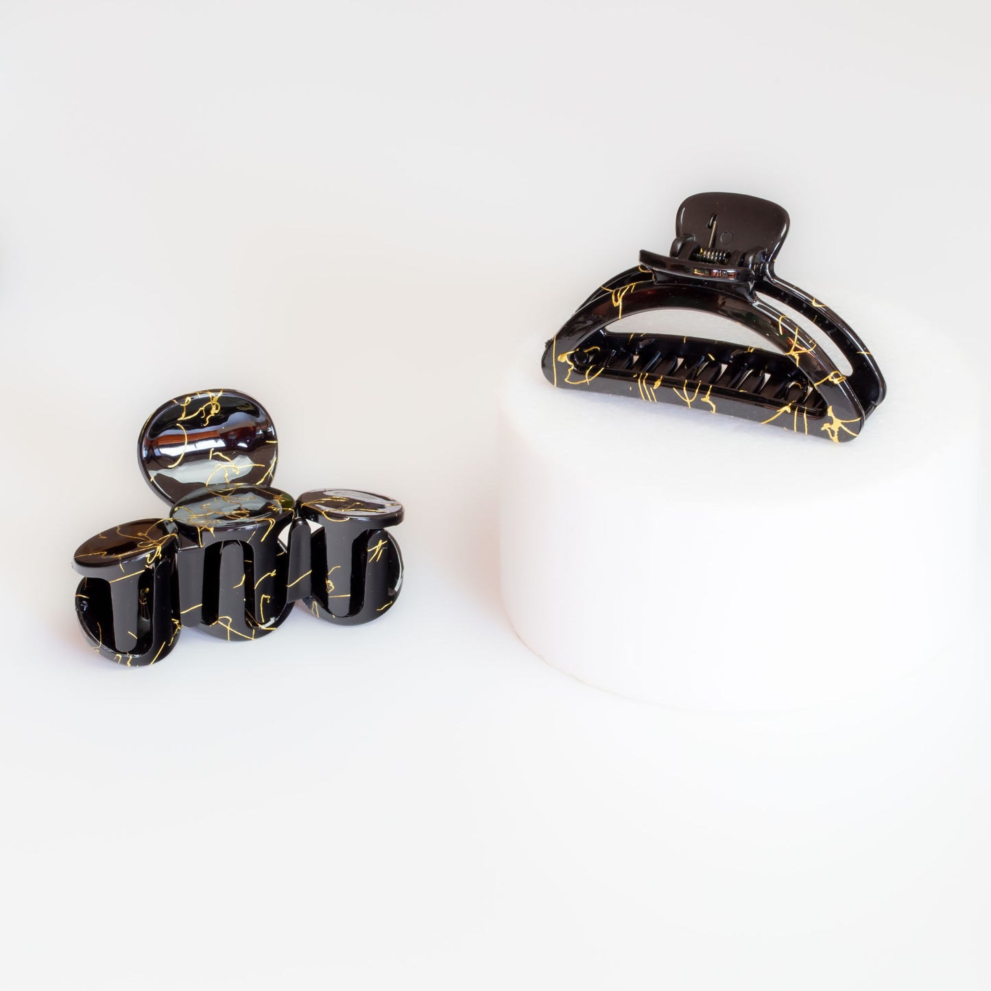 Set 2 clame păr minimal cu accente aurii, textură lucioasă - Negru