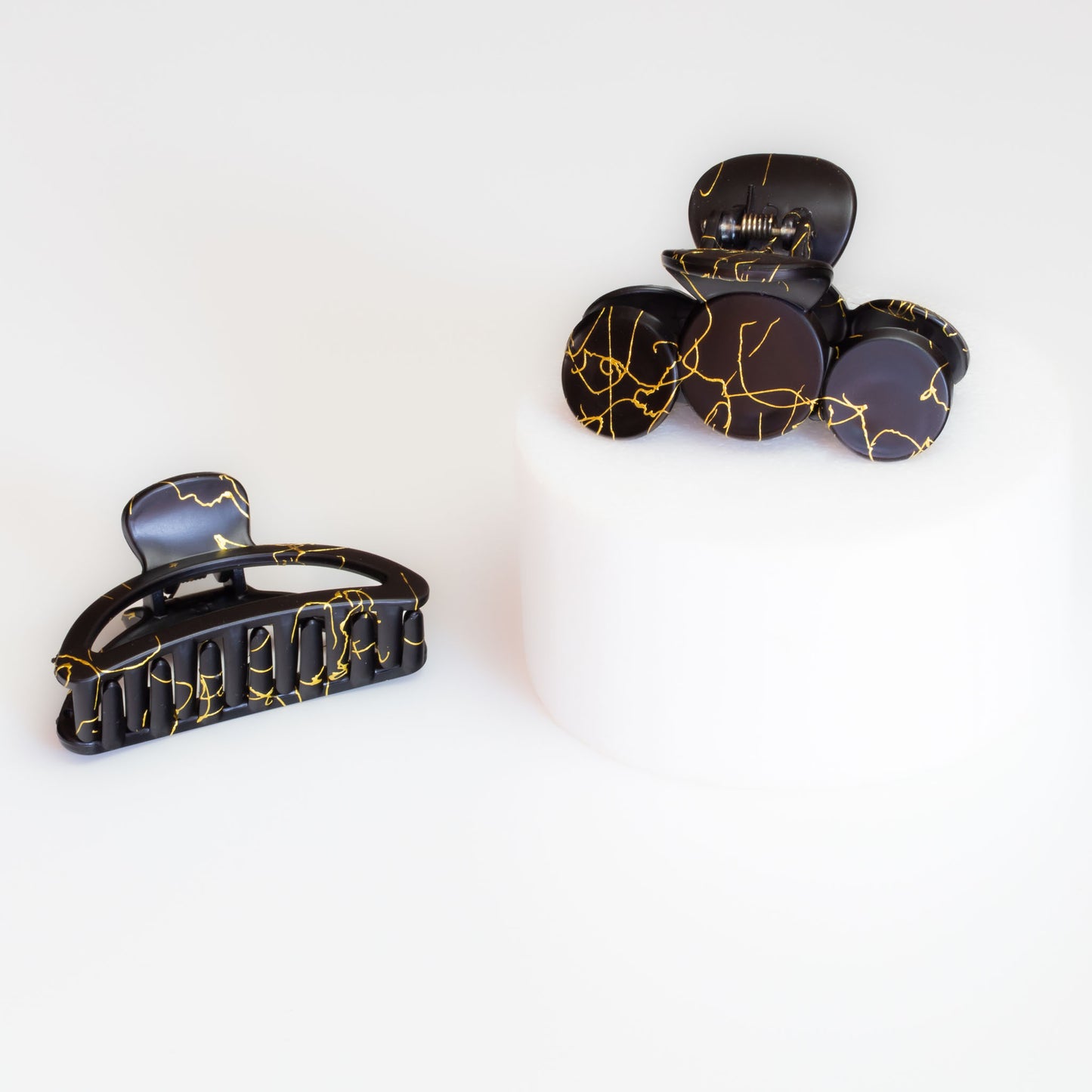Set 2 clame păr minimal cu accente aurii, textură mată - Negru