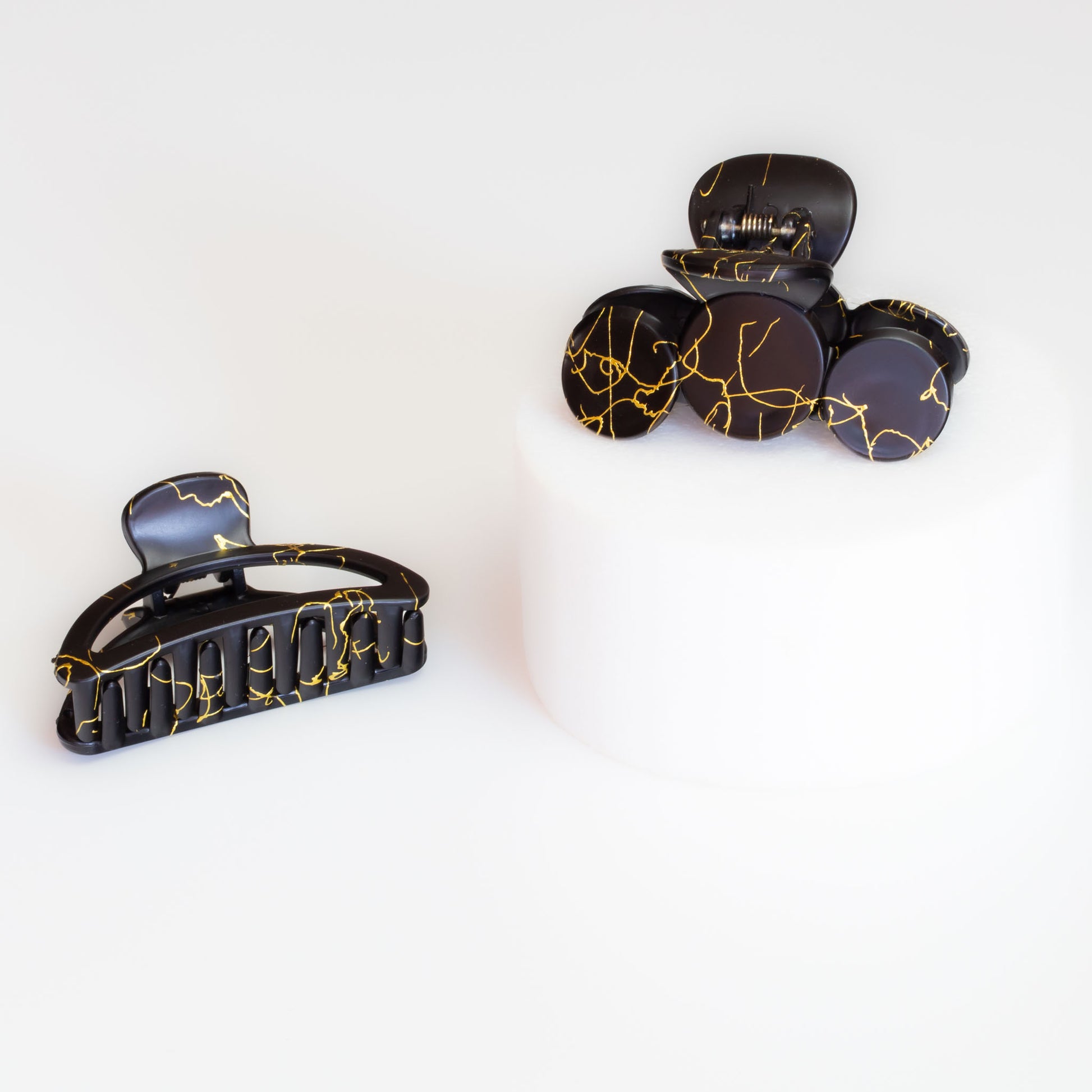 Set 2 clame păr minimal cu accente aurii, textură mată - Negru