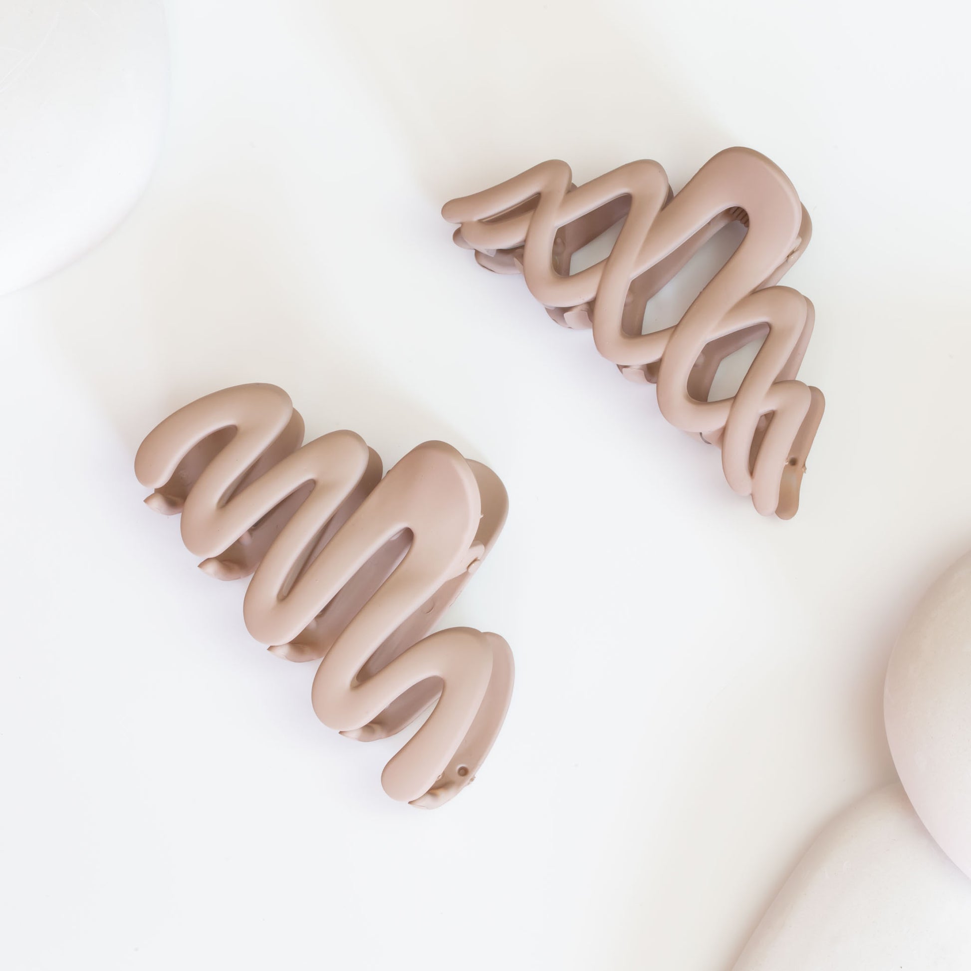 Set 2 clame păr progressive lines cu textură de silicon - Grej