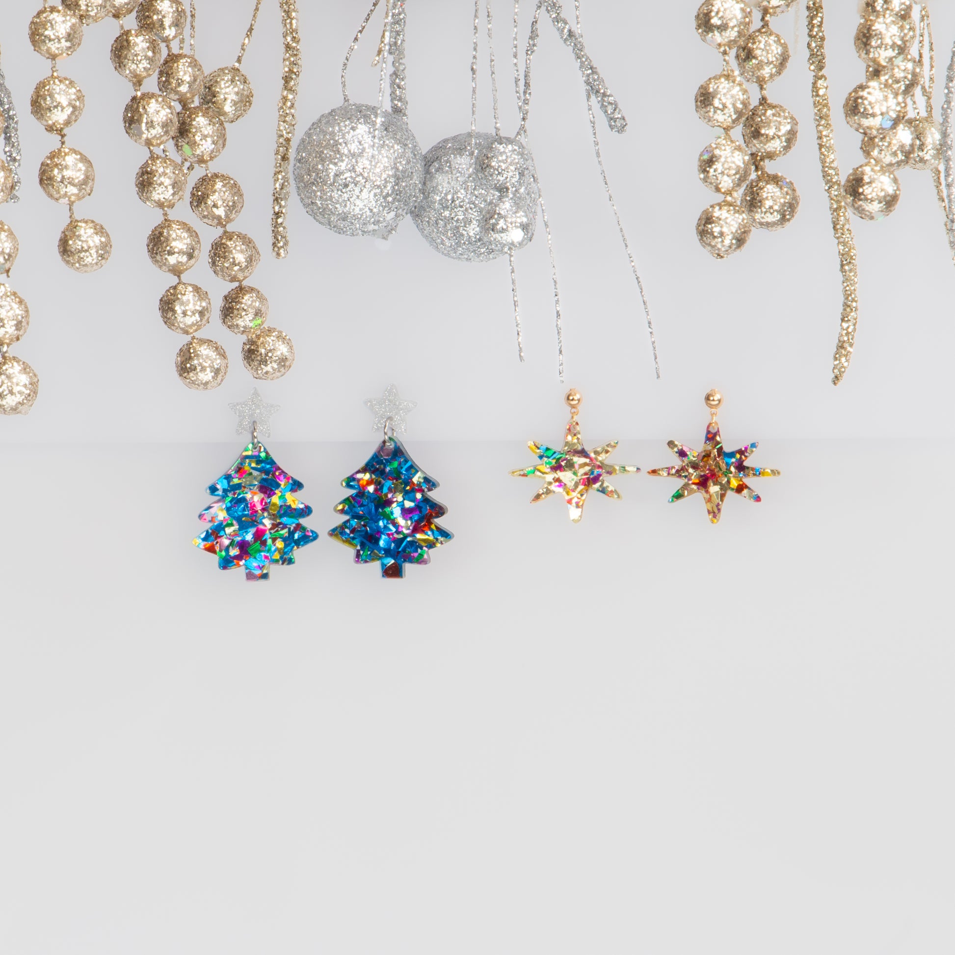 Set cercei cu motive de Crăciun Confetti Christmas, 2 perechi - Auriu, Albastru