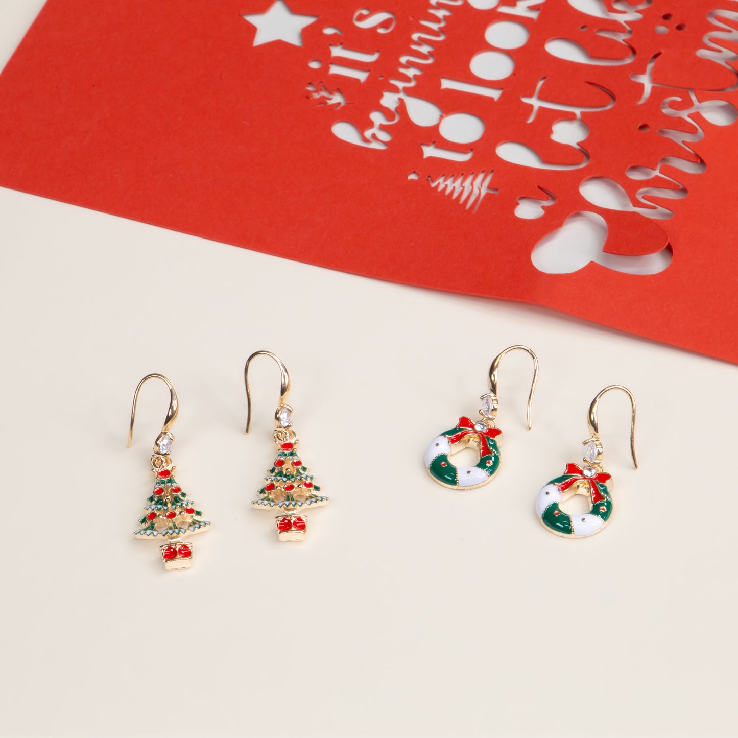 Set cercei cu motive de Crăciun Festive Cuties Duo, 2 perechi - Alb, Verde, Roșu