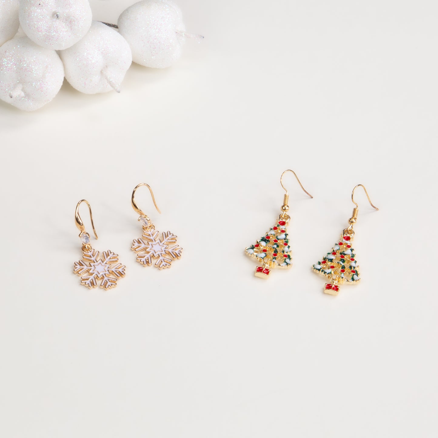 Set cercei cu motive de Crăciun Frozen Forest, 2 perechi - Alb, Verde, Roșu