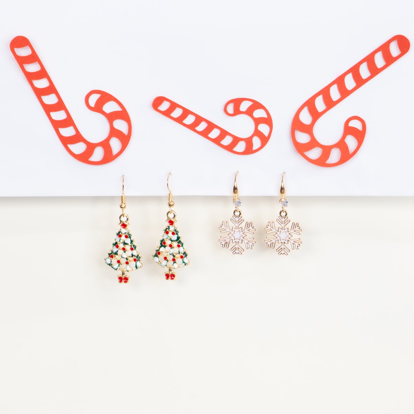 Set cercei cu motive de Crăciun Frozen Forest, 2 perechi - Alb, Verde, Roșu