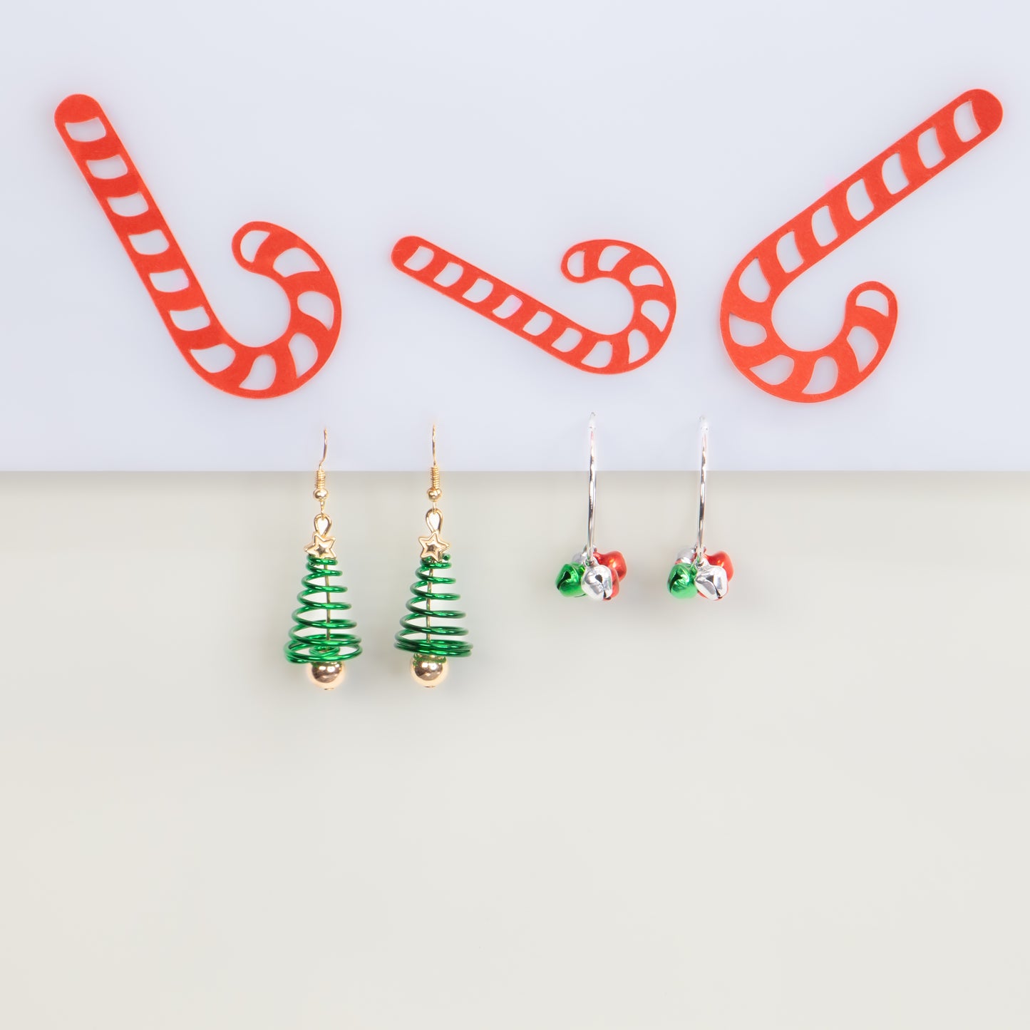 Set cercei cu motive de Crăciun Joyful Jingle, 2 perechi - Verde, Roșu