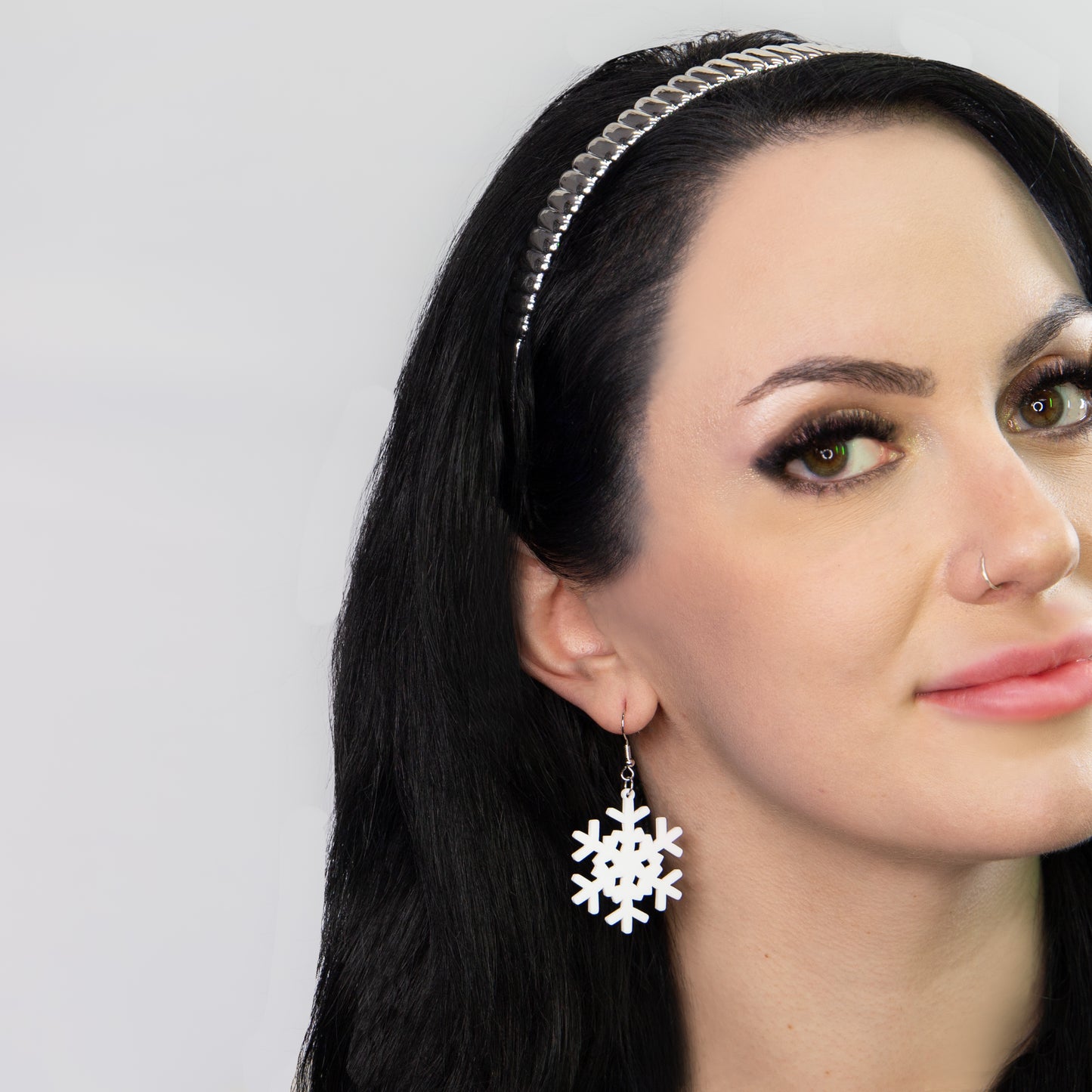 Set cercei cu motive de Crăciun Snowflake Duo, 2 perechi - Alb, Roz