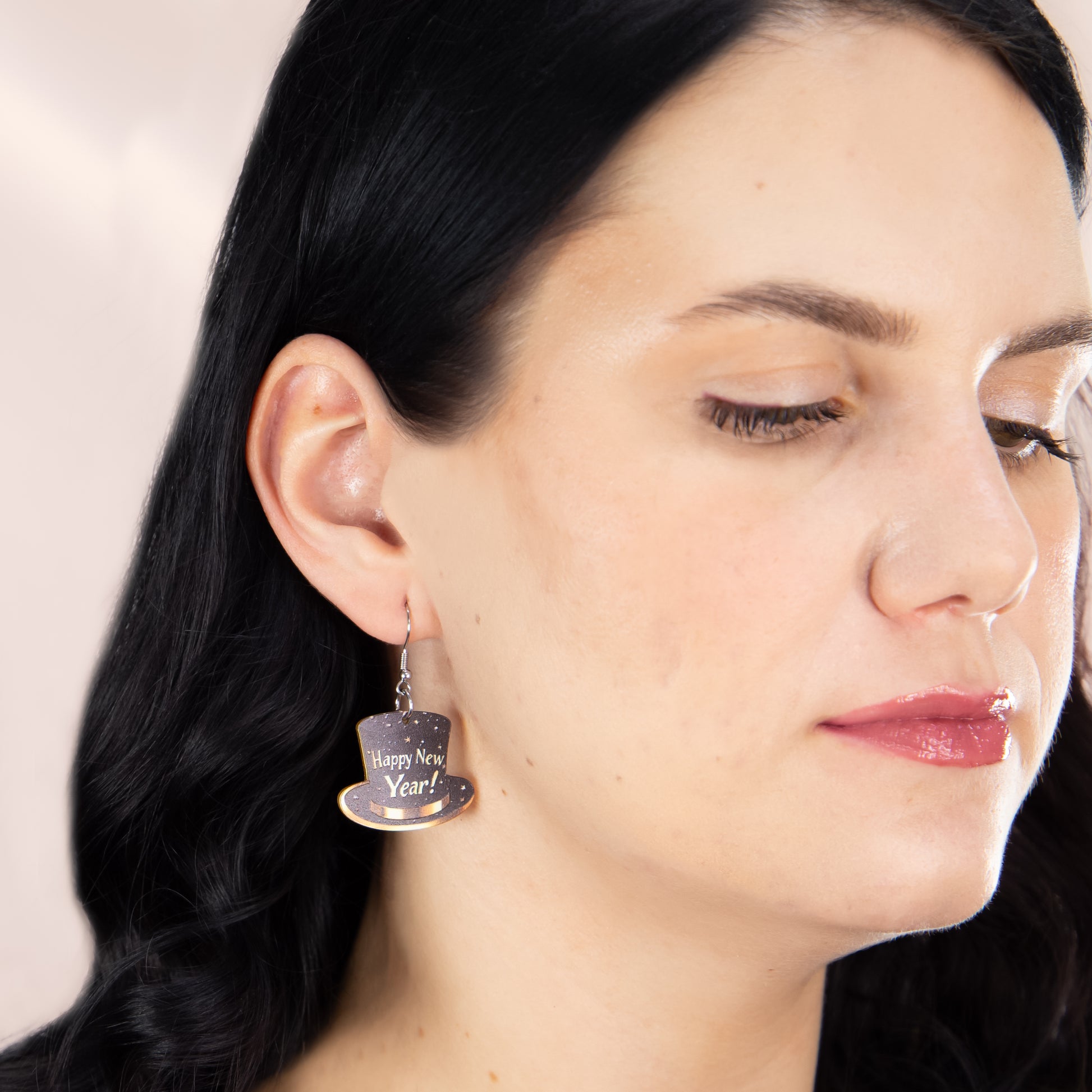 Set cercei cu motive de Revelion Happy New Year Hats, 2 perechi - Negru, Roz