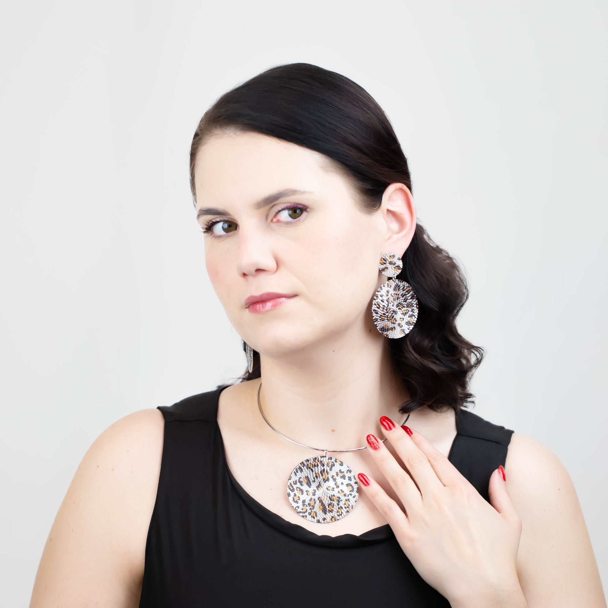 Set colier cercei cu cercuri mari și animal print - Argintiu
