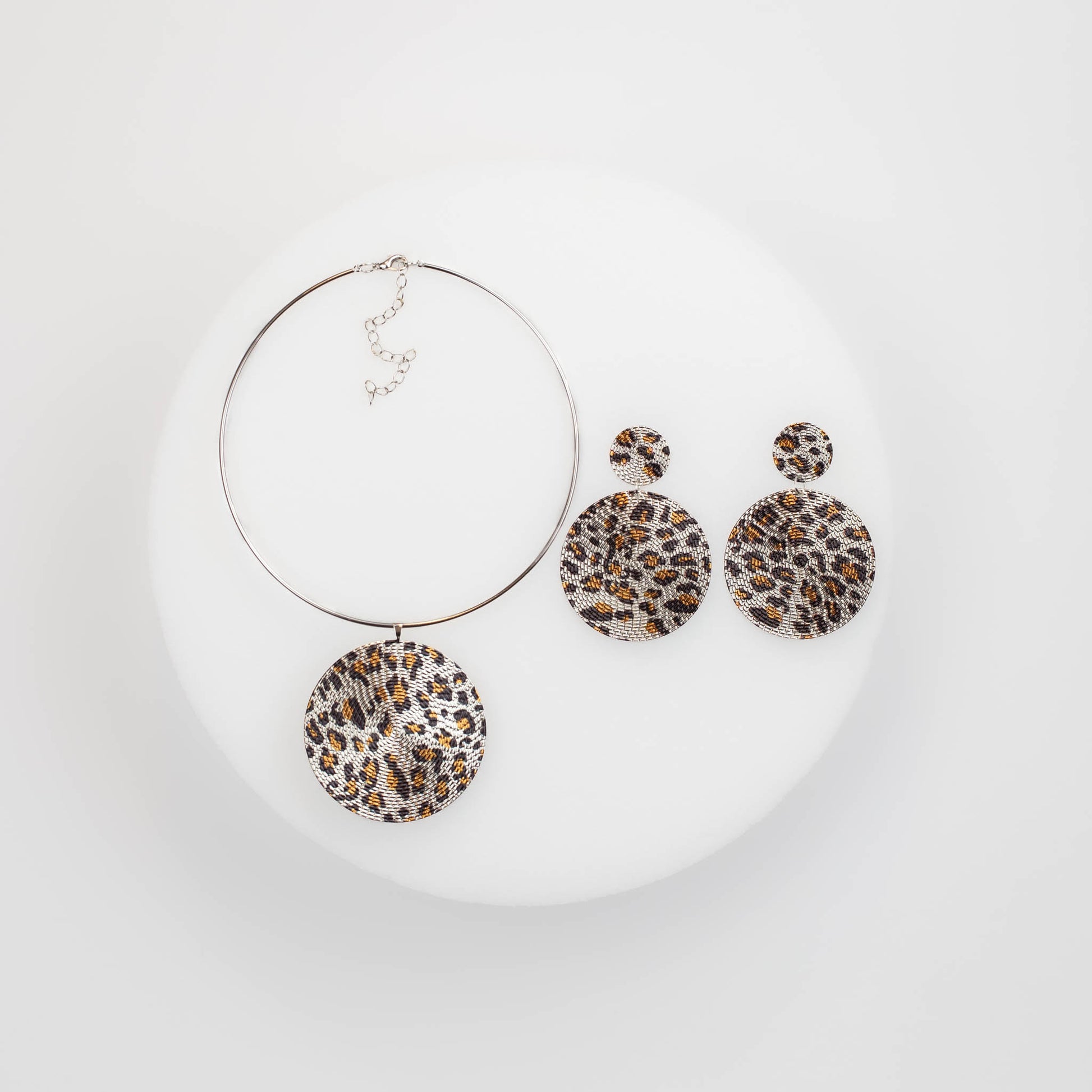 Set colier cercei cu cercuri mari și animal print - Argintiu