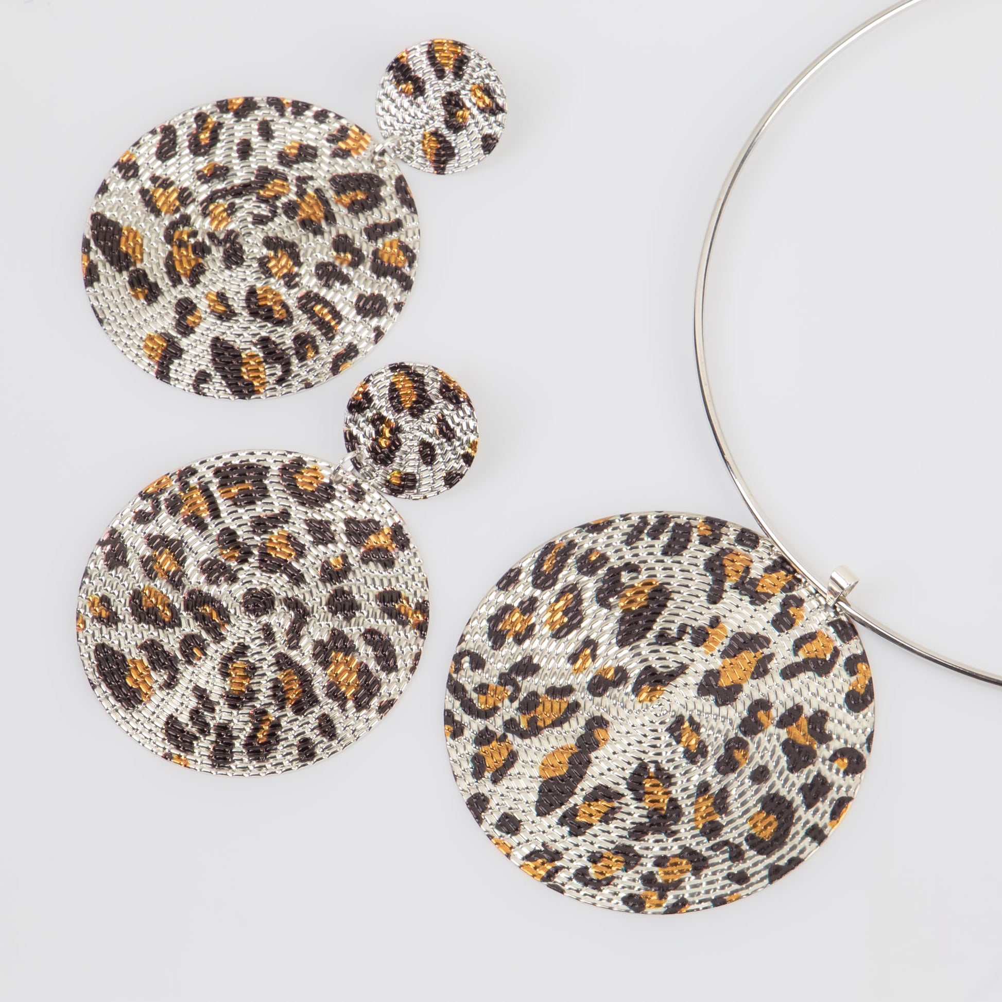 Set colier cercei cu cercuri mari și animal print - Argintiu