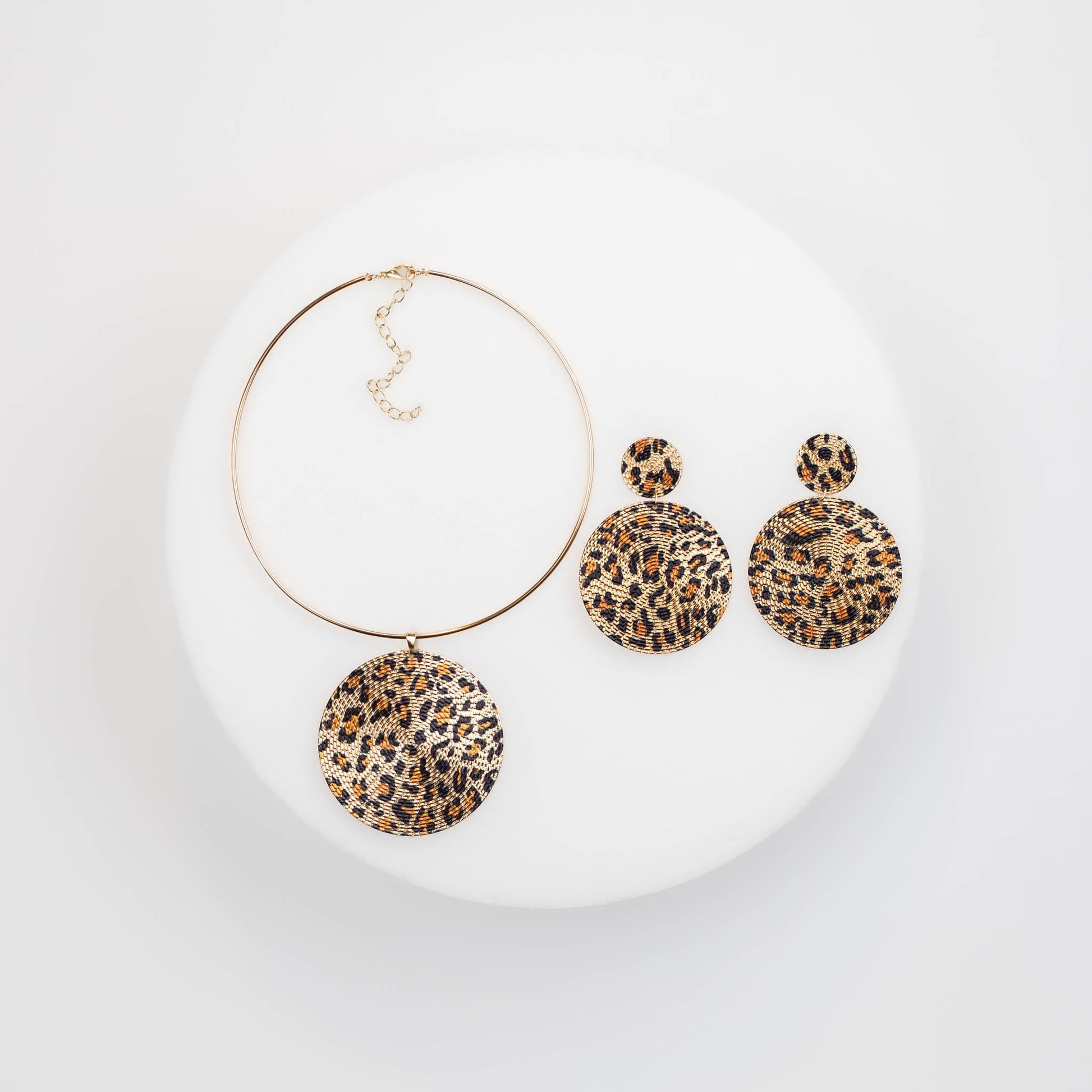 Set colier cercei cu cercuri mari și animal print - Auriu