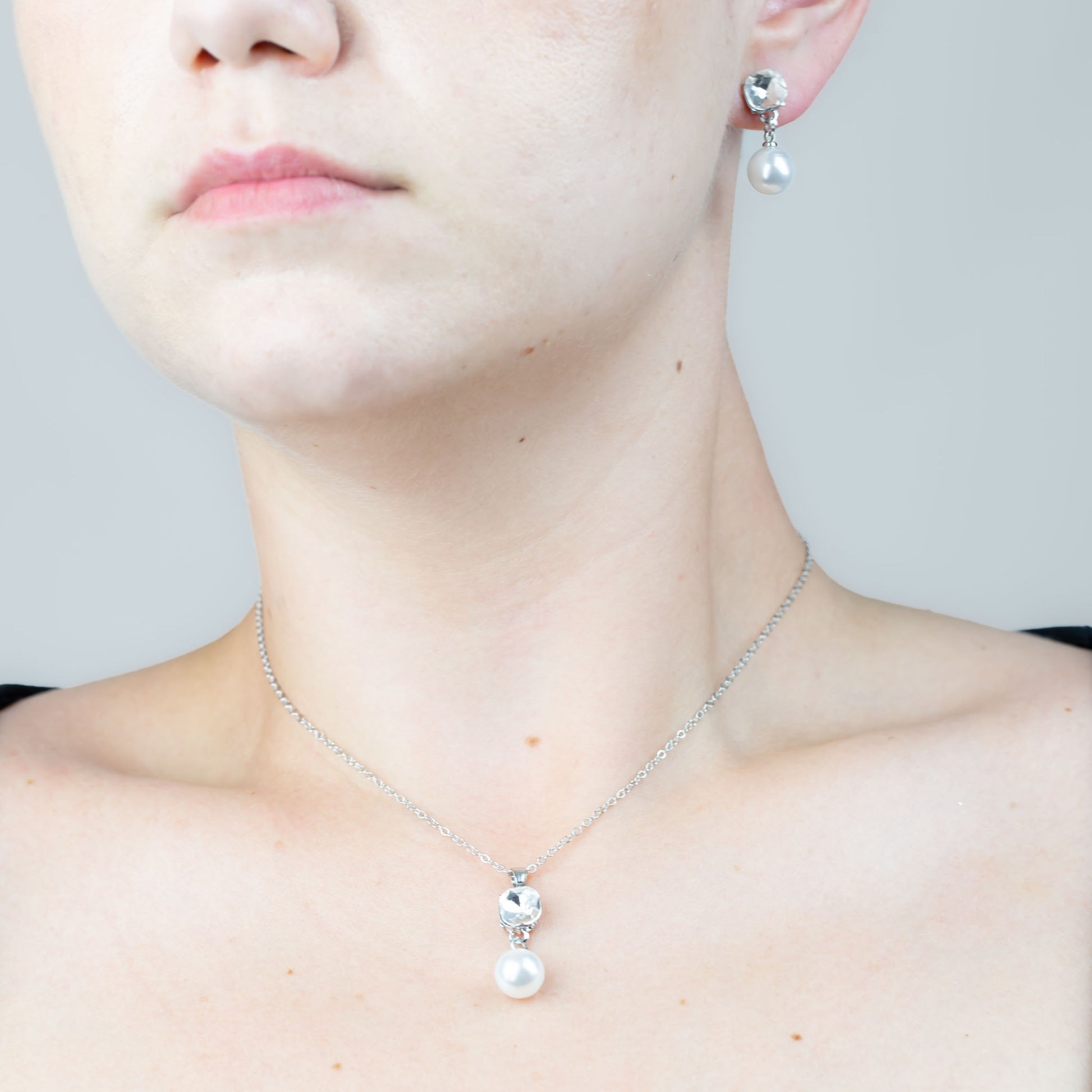 Set colier cercei cu perle și pietre