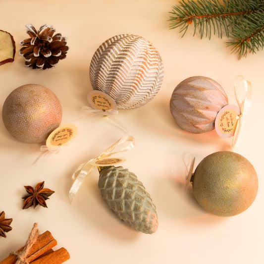 Set globuri handmade de Crăciun, cu finisaj vintage, diverse dimensiuni, 5 bucăți - Antique Woodland