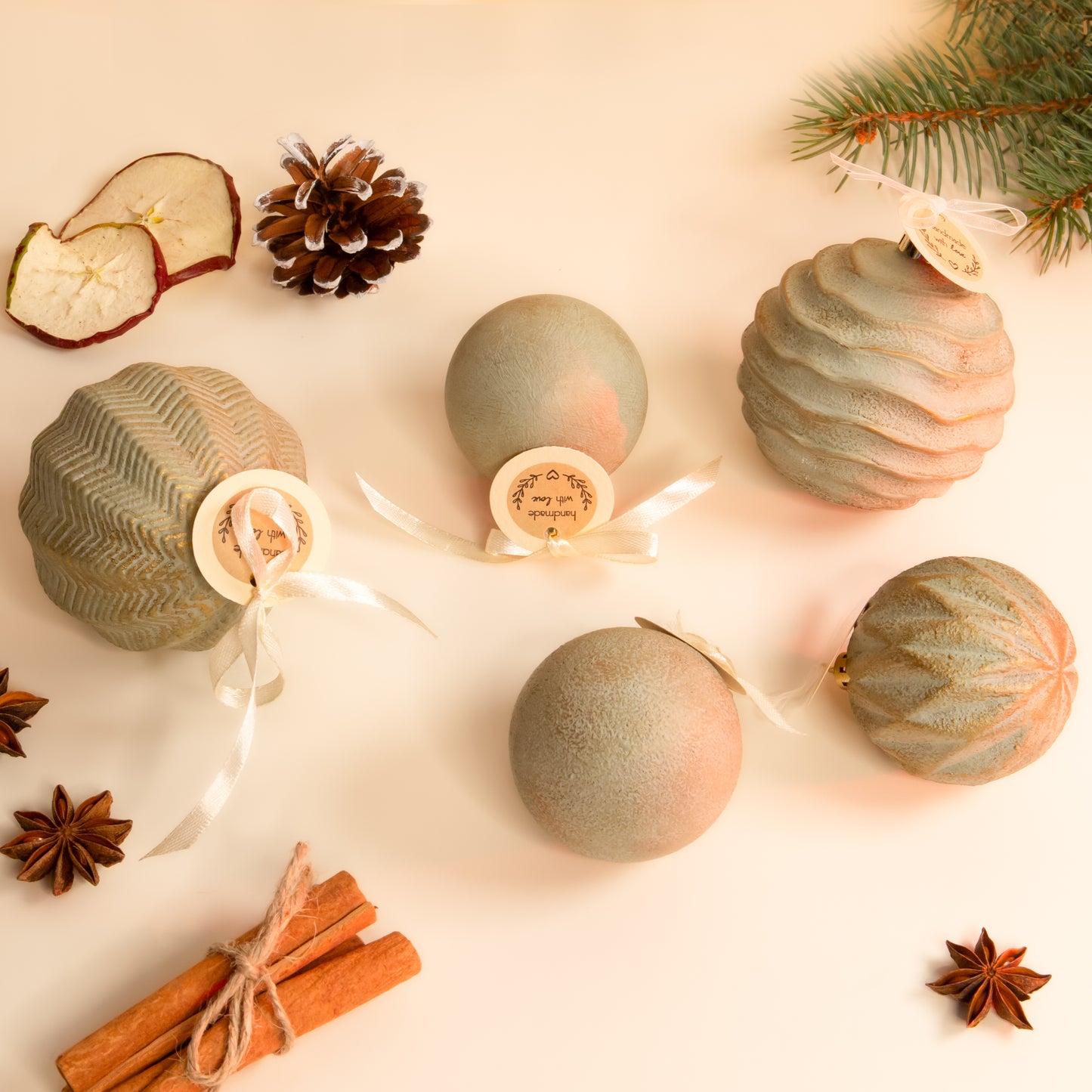 Set globuri handmade de Crăciun, cu finisaj vintage, diverse dimensiuni, 5 bucăți - Emerald Evening