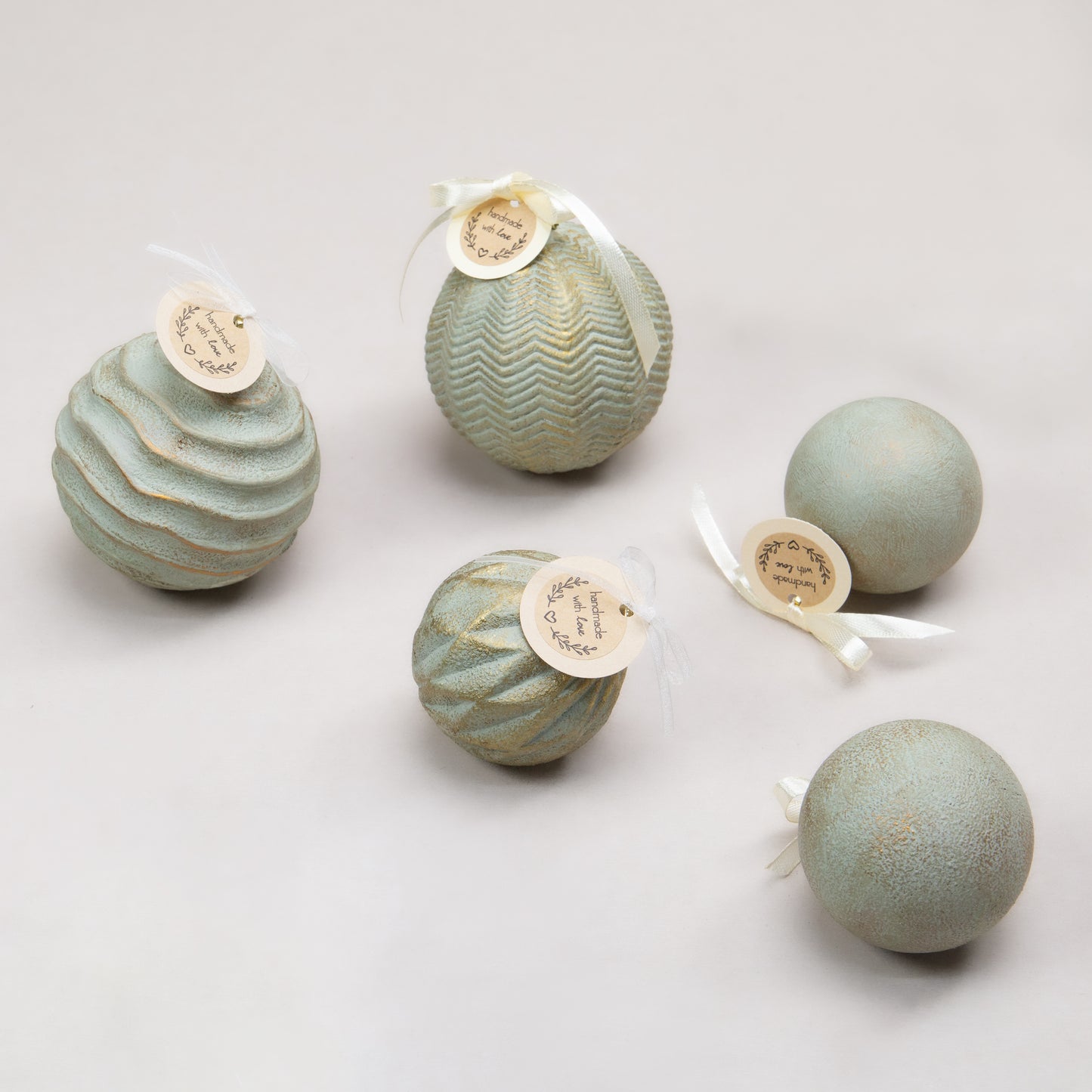 Set globuri handmade de Crăciun, cu finisaj vintage, diverse dimensiuni, 5 bucăți - Emerald Evening