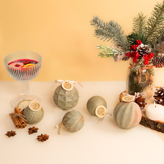 Set globuri handmade de Crăciun, cu finisaj vintage, diverse dimensiuni, 5 bucăți - Vintage Evergreen