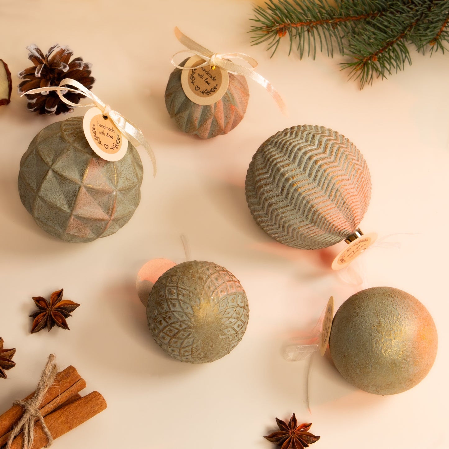 Set globuri handmade de Crăciun, cu finisaj vintage, diverse dimensiuni, 5 bucăți - Vintage Evergreen