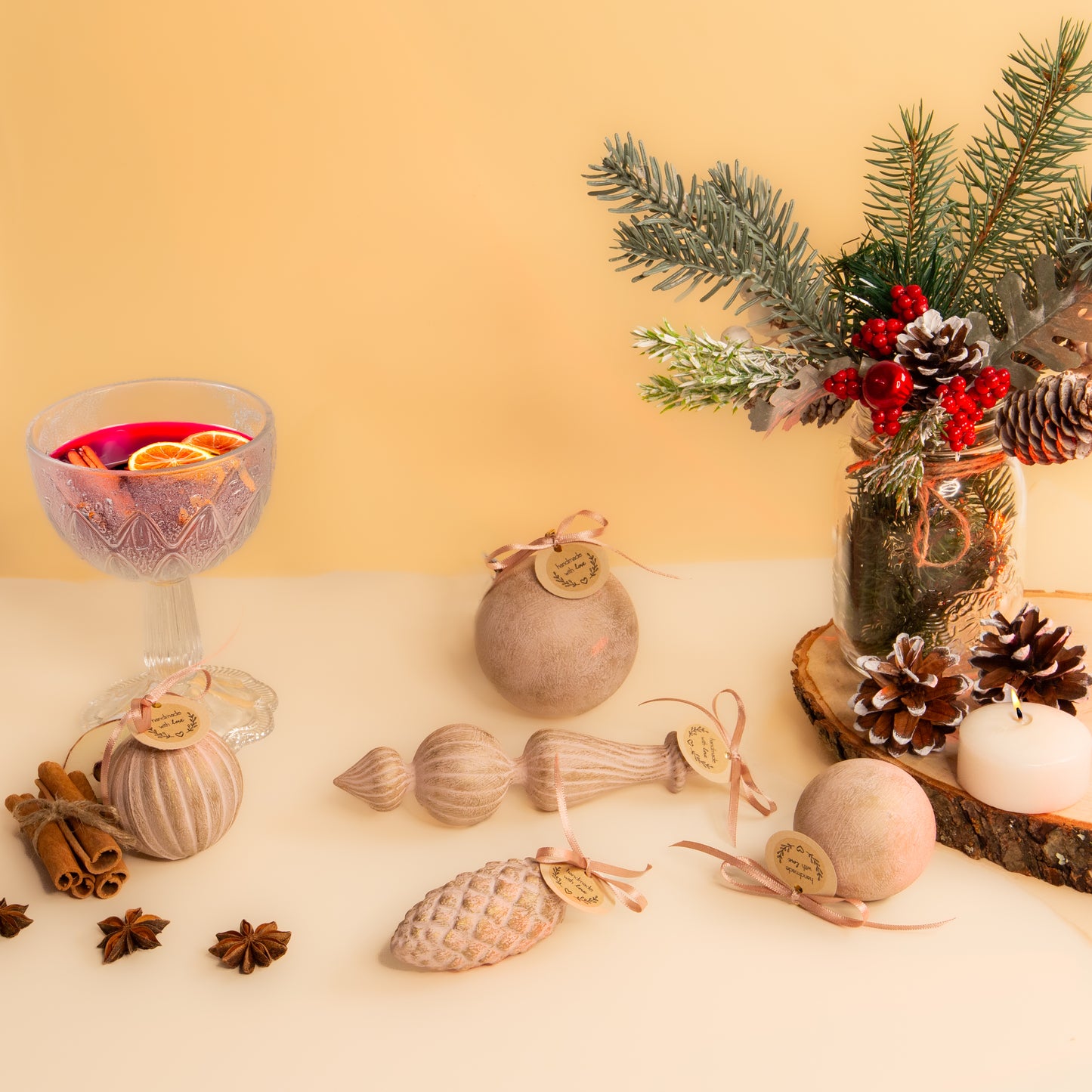 Set globuri handmade de Crăciun, cu finisaj vintage, diverse dimensiuni, 5 bucăți - Vintage Pink Glow