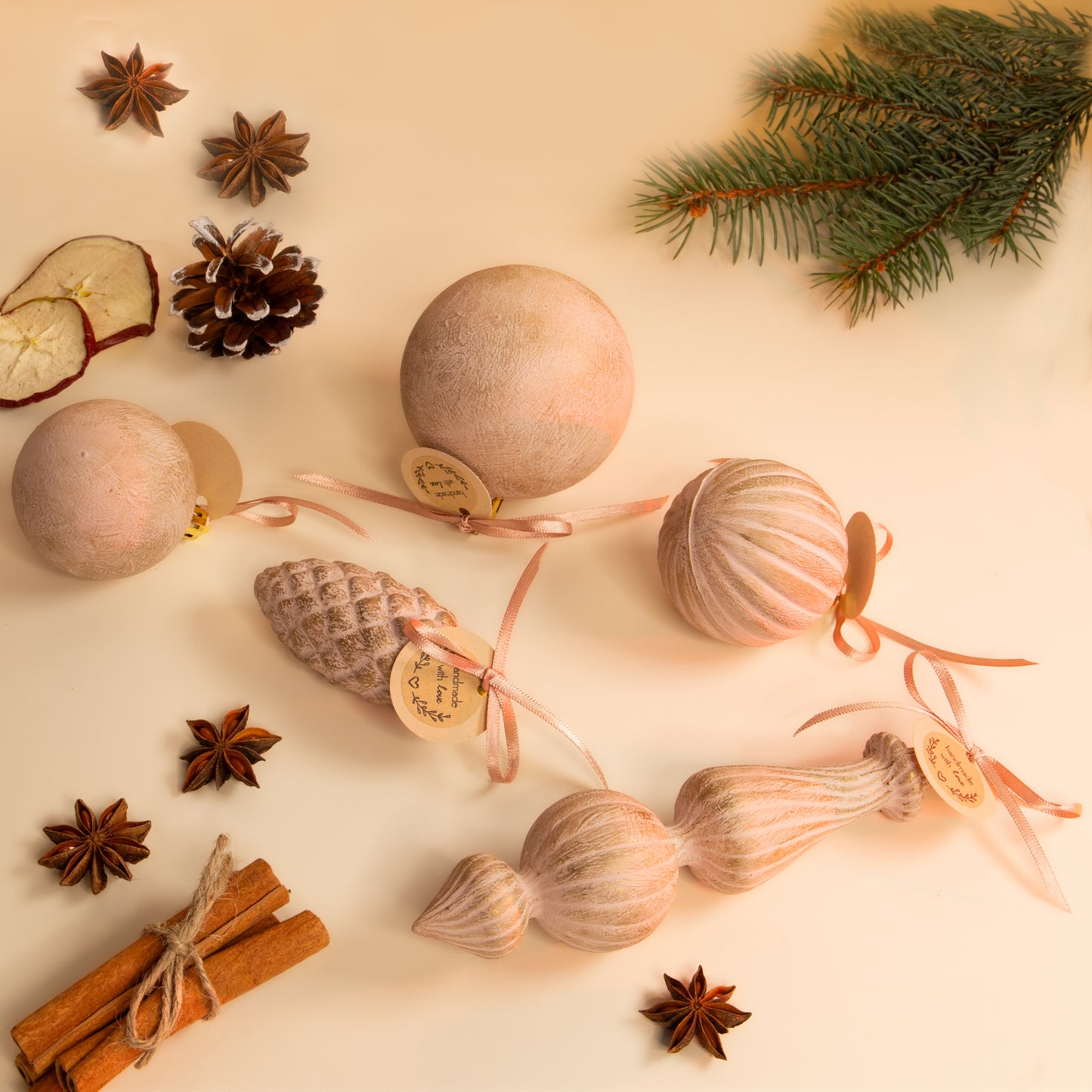 Set globuri handmade de Crăciun, cu finisaj vintage, diverse dimensiuni, 5 bucăți - Vintage Pink Glow